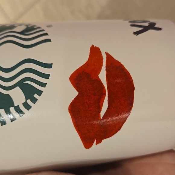 Starbuck's RARE and Limited Edition 2015 12 Ounce Lips XOXO Ceramic Travel Mug - Picture 2 of 12
